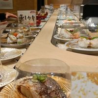 Conveyor belt at Daiki Suisan Kaiten Sushi - Tenmabashi branch in Osaka