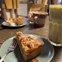 Apfel-Streusel-Kuchen, Cappuccino und Vrischkäse-Beeren-Tiramisu  at Lebenshof MutimBauch in Ottenhoefen Im Schwarzwald