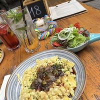 Hausgemachte Käsespätzle mit Soß und Beilagensalat 🥗   at Lebenshof MutimBauch in Ottenhoefen Im Schwarzwald