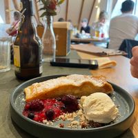 Handgezupfter Apfelstrudel mit Vanilleeis at Lebenshof MutimBauch in Ottenhoefen Im Schwarzwald