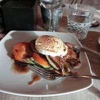 Every bite felt like it was made with care. The ambiance was equally impressive cozy yet elegant, with a perfect balance of lighting and background music. It’s rare to find a pla at Markie Dans in Oban