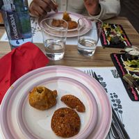 Samosa and Dal Vada at Metanoia in Valladolid
