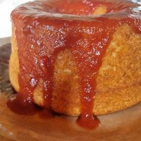 Bolo de queijo com calda de goiabada at Ecovila Coração da Mata in Brumadinho