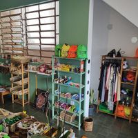 Ambiente interno com mercadinho. #Veganuary at ZumZum Sabor Saúde in Sao Paulo