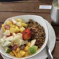 Granola and fruit   at Brunch de Salento in Salento