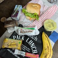 - 🍔 A vegetable Burger/Sandwich (bread and vegetables only)
- 🌾 Granola (no Bar)
- 🧃A juice 
- 🍪Crackers 
- 🥑 Guacamole
- 🥜 Peanut Cake with cream
- 🥭 Fruit-Ba at Brunch de Salento in Salento