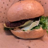 Classic cheese burger at Swing Kitchen in Zurich