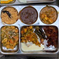 The metal plate is not very hip, but the food is 😁👍 at Dhaba Beas - Tynska in Prague