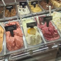 Labelled vegan flavours at Lucciano's Peatonal Sarmiento in Mendoza