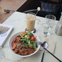 The lunch bowl (red chili curry chicken) and Earl Grey (oat) Milk Tea at On The Move in Seoul