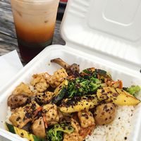 Veggie stir fry.  Spicy and delicious.  With a thai iced tea 🍵 at The Elephant Shack in Honolulu