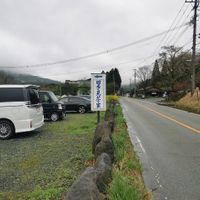 sign on the street at Shikimi Tofu Shop - Shikimi Chaya - 四季見豆腐店·四季見茶屋 in Takamori