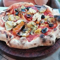 Vegan pizza at Mem al Mare in Cancun