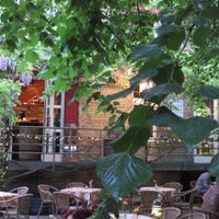 outdoor seating in the secluded yard at Restaurant Café Kostbar in Saarbrucken