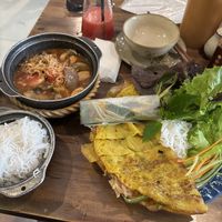 Lunch  at MẸT Vietnamese Restaurant & Vegetarian Food - Hang Bac in Hanoi