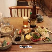 An all vegan main course with much vegetables, tofu, beans, rise and a miso soup. Also a locally brewed beer from the towns brewery. at Tomtam in Kamakura