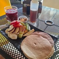 Vegan pancakes and jugo rojo (betabel, zanahoria y naranja) at Cafe Bar Km-0 in El Sargento