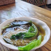 Light soup noodles at Su Shan Mian - 素山面素食 - 文殊院店 in Chengdu