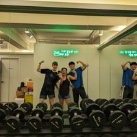 The one in blue is the trainer at Vitagym - Vegan Gym in Seoul