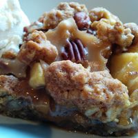 caramel-apple-pecan crumble at The OakTree in Leigh-on-sea