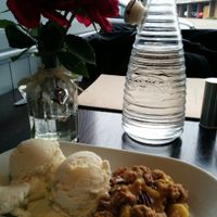 caramel-apple-pecan crumble (warm) with vegan ice cream at The OakTree in Leigh-on-sea