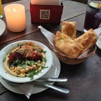 Bowl de hummus (carta de almuerzos), 10/10 at Cafe Zorba in Medellin