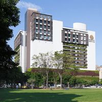 Park Lane CMP department store (seen from Taichung Civic Square) at Chun Shui Tang (Park Lane by CMP Branch) - 春水堂 in Taichung