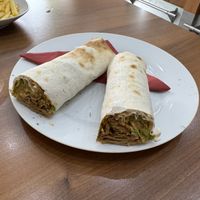 Veganes Dönerfleisch Dürum. Etwas kleine Portion für mich, aber sehr lecker    at Paparazzi in Schwaz