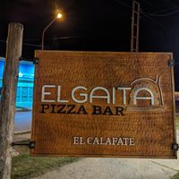 Front sign at El Gaita Pizza Bar in El Calafate