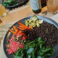 Dag schotel: veel, gezond en lekker. Mooie combinatie. at Zrno Bio Bistro in Zagreb