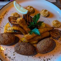 falafel with roasted veggies and pumpkin puree at Restaurant Gammelbua in Reine