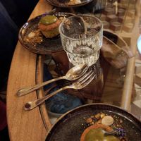 Pistachio cakes with lavender cream at Vegan Food Tour Amsterdam in Amsterdam