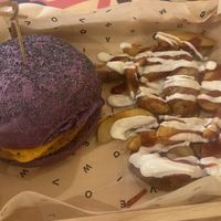 Purple cheesy con patate bravas  at Flower Burger in Padua