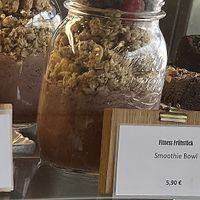Vitrine (vegane Auswahl ausgeschildert)  at Café des Lesens im Hugendubel  in Erfurt