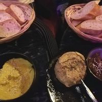 tartinade de saison (pois chiche) et mousse de shiitake / confit d'oignon at Speechless in Paris