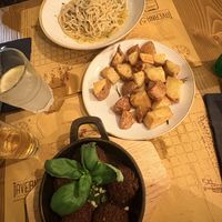 Falafel (le llaman albóndiga vegana) y pasta Ajo/olio   at Taverna 51 in Rome