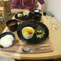 980 yens set : 3 dishes 
- seaweed and mushrooms, spring onions salad, delicious curry seasoned tofu;
- white rice;
- miso soup;
My boyfriend tasted the potato salad and picked another tofu dish (excellent too) at Komaki Shokudo in Tokyo