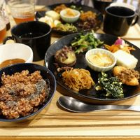 plato con todo at Komaki Shokudo in Tokyo