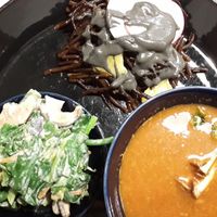 hourensou (spinach, the green blob bottom left), salad and vegetarian curry at Komaki Shokudo in Tokyo