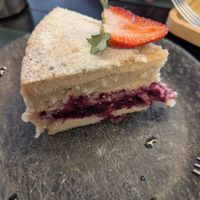 Beijinho and berry cake at be munn in Passo Fundo