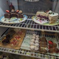 Cakes and brigadeiro at be munn in Passo Fundo