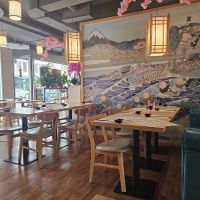 there are a lot of sittings  at Sanuki in Geneva
