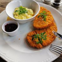 Veganes Schnitzel mit Kartoffelsalat und Preiselbeeren at Dieselhaus in Berlin