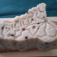 ordinato da regalare il formaggio di sesamo bianco biologico con la forma della sicilia è Superlativamente buono!  at In Cottura - Home Vegan Restaurant in Palermo