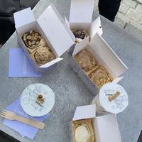 Bueno, Snickers, Cookie Dough und blueberry Rolls   at Cinnamood in Dresden