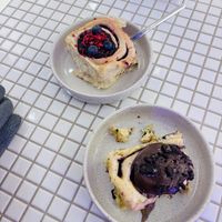 Blueberry rolls and Oreo rolls 100% vegan   at Cinnamood in Dresden