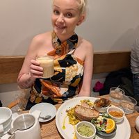 Vegan scramble & oat latte at IVY Bistro & Café in Hamburg