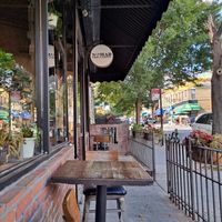 Outdoor seating at Nomad Cafe and Eatery in Ridgewood