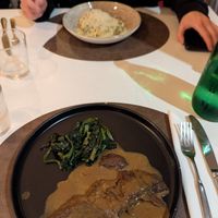Seitan roast with spinach and spaghetti carbonara at Cinque Sapori in Bologna