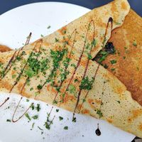 Socca nizzarda (crêpe di farina di ceci farcita con funghi) at Le Square in Avignon